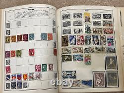 1965 Traveler Stamp Album of the World Postage Stamps 1000+ Stamp Collection