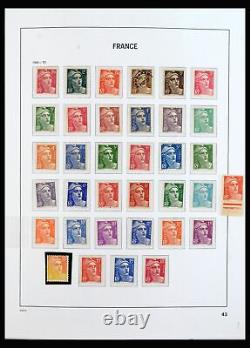 Lot 40102 MNH stamp collection France 1944-1973 in Davo album