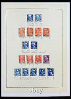 Lot 40102 MNH stamp collection France 1944-1973 in Davo album