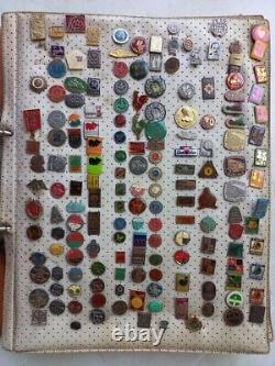 Lot of pins Jugoslavian about 930 pieces with album, 20th century