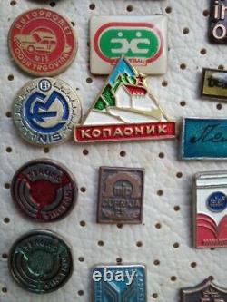 Lot of pins Jugoslavian about 930 pieces with album, 20th century