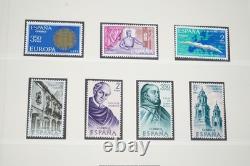 SPAIN 1970s COMPLETE COLLECTION OF 580 MINT STAMPS STORED IN LINDNER ALBUM