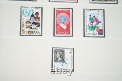 SPAIN 1970s COMPLETE COLLECTION OF 580 MINT STAMPS STORED IN LINDNER ALBUM