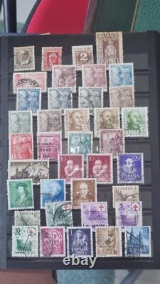 Stamp Collection Album sorted by country Between 500 and 700 pieces