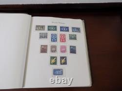Un United Nations U/m Mint Stamps Collection In Album