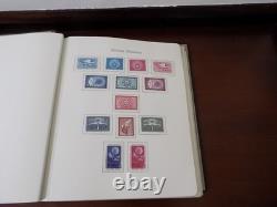 Un United Nations U/m Mint Stamps Collection In Album