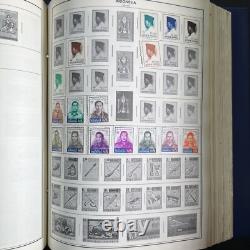 Vintage 70's HE Harris Statesman Deluxe Album Worldwide Collection of Stamps