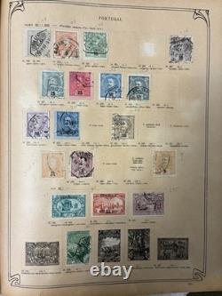 1 552 timbres usagés dans un album de timbres postes anciens de plus de 62 pays avec charnières