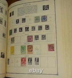2 gros albums de timbres principalement VIDES mais contiennent peut-être environ 2500 timbres