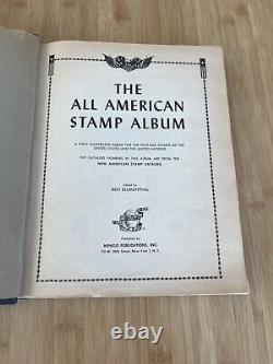 ALBUM DE TIMBRES AMÉRICAINS 1847-1967 AVEC 804 TIMBRES NEUFS ET OBLITÉRÉS EN CHARNIÈRE