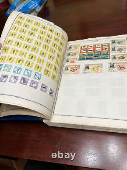ALBUM DE TIMBRES MONDIAUX VINTAGE 1966 AMBASSADEUR CHARGÉ DE MILLIERS DE TIMBRES, HARRIS