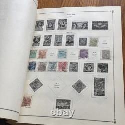 ALBUM DE TIMBRES-POSTE INTERNATIONAUX Partie II COLLECTION DE PLUS DE 1300 TIMBRES NEUFS ET OBLITÉRÉS