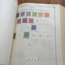 ALBUM DE TIMBRES-POSTE INTERNATIONAUX Partie II COLLECTION DE PLUS DE 1300 TIMBRES NEUFS ET OBLITÉRÉS