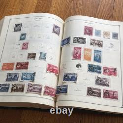 ALBUM DE TIMBRES-POSTE INTERNATIONAUX Partie II COLLECTION DE PLUS DE 1300 TIMBRES NEUFS ET OBLITÉRÉS