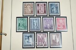 AUTRICHE ANNÉES 1880-1970 COLLECTION DE PLUS DE 470 TIMBRES NEUFS ET OBLITÉRÉS CONSERVÉS DANS UN ALBUM