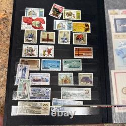 Album de collection de blocs de timbres-poste assortis