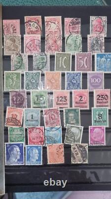 Album de collection de timbres trié par pays entre 500 et 700 pièces