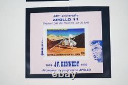 Album de collection spécialisé JFK du monde 1963 avec plus de 85 timbres et plus de 10 couvertures