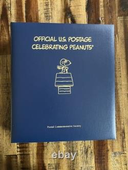 Album de luxe de la collection complète de timbres célébrant les Peanuts de l'US Postal Service