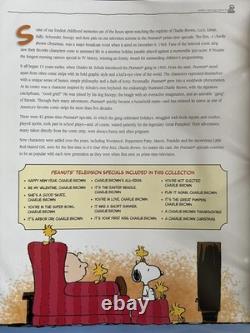 Album de luxe de la collection complète de timbres célébrant les Peanuts de l'US Postal Service