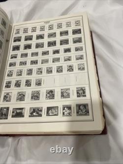 Album de timbres à citation par H. E. Harris & Co 1965 Images de timbres en noir et blanc