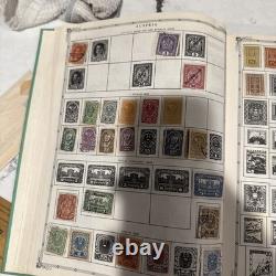 Album de timbres du monde 1960 Grossman avec de très vieux timbres
