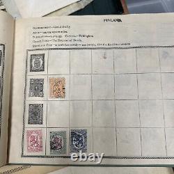 Album de timbres impériaux de 1899 partiellement rempli de timbres du monde entier.