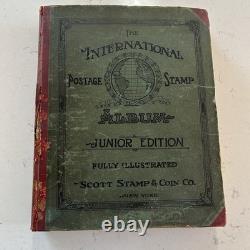 Album de timbres-poste Scott International Junior 1930 avec collection de timbres vintage