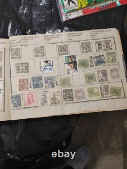 Album de timbres-poste du monde/États-Unis et étrangers, ancien et en bon état