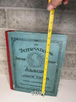 Album de timbres-poste junior international Scott 1921 avec collection de timbres vintage