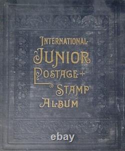 Album de timbres-poste junior international plus de la moitié est pleine. Bon état.