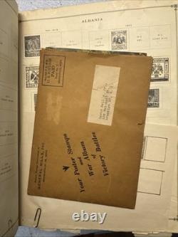 Albums de timbres vintage avec des timbres