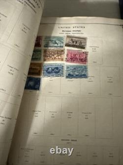 Albums de timbres vintage avec des timbres
