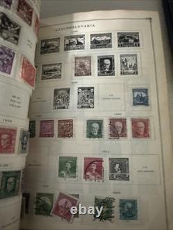 Albums de timbres vintage avec des timbres