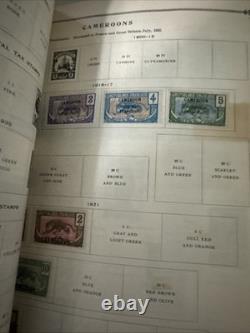 Albums de timbres vintage avec des timbres