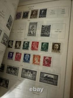 Albums de timbres vintage avec des timbres