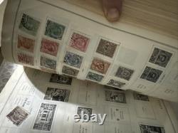 Albums de timbres vintage avec des timbres