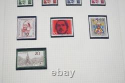 Allemagne Collection de plus de 700 timbres neufs et utilisés rangés dans un album sur pages quadrillées