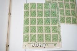 Allemagne années 1920 Inflation Collection de timbres blocs, demi-feuilles et exemplaires dans un album
