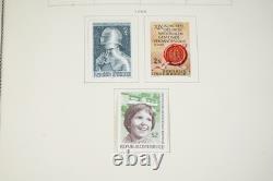 Autriche années 1900 / 1970s collection de 650 timbres neufs conservés dans un album Scott