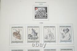 Autriche années 1900 / 1970s collection de 650 timbres neufs conservés dans un album Scott