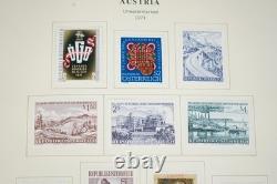 Autriche années 1900 / 1970s collection de 650 timbres neufs conservés dans un album Scott