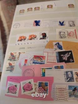Belle collection de timbres des États-Unis et du monde entier dans un album parfait. À voir / regarder