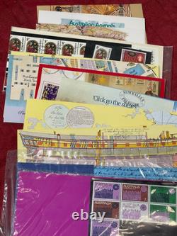 CDE1 Collection/accumulation mondiale et australienne sur une épaisse pile de feuilles d'album a