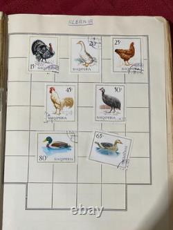 CDE1 Collection/accumulation mondiale et australienne sur une épaisse pile de feuilles d'album a