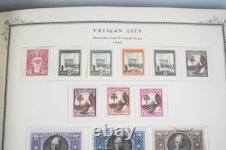CITÉ DU VATICAN 1929-ANNÉES 1980 COLLECTION DE PRÈS DE 800 TIMBRES, PRINCIPALEMENT NEUFS, DANS UN ALBUM