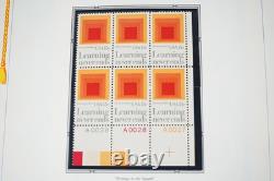COLLECTION AMÉRICAINE DES ANNÉES 1980 DE PLUS DE 180 BLOCS DE PLAQUE NEUFS VALANT $260 RANGÉS DANS UN ALBUM