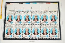 COLLECTION AMÉRICAINE DES ANNÉES 1980 DE PLUS DE 180 BLOCS DE PLAQUE NEUFS VALANT $260 RANGÉS DANS UN ALBUM