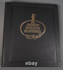 COLLECTION BICENTENAIRE DES ÉTATS-UNIS ET DU MONDE ANNÉES 1970 2 ALBUMS DE PLUS DE 400 TIMBRES
