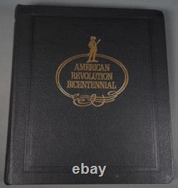 COLLECTION BICENTENAIRE DES ÉTATS-UNIS ET DU MONDE ANNÉES 1970 2 ALBUMS DE PLUS DE 400 TIMBRES